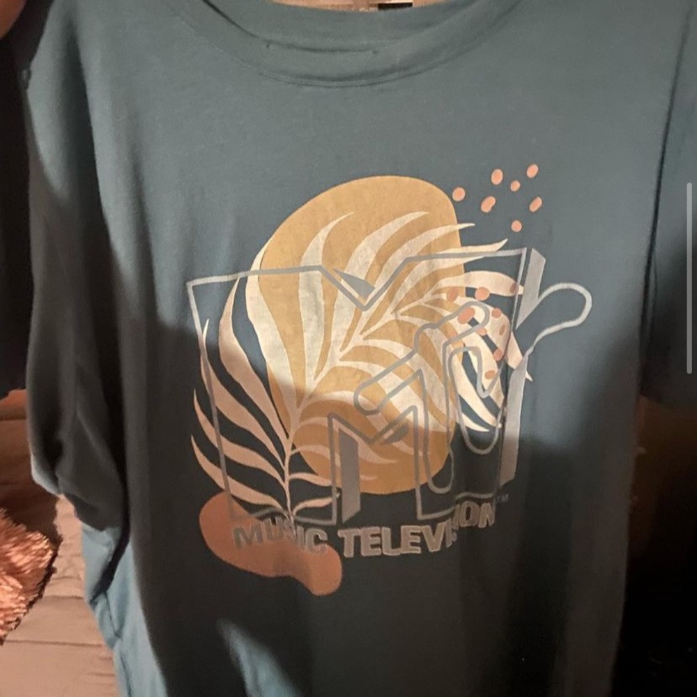 Graphic tee
